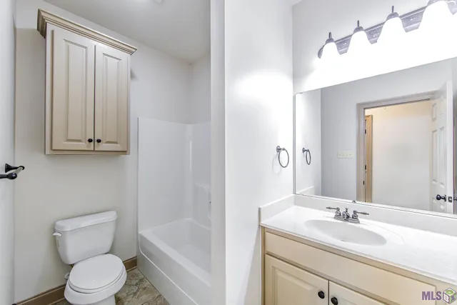 $285,000 | 133 Lake Accardo Avenue, Thibodaux, LA 70301