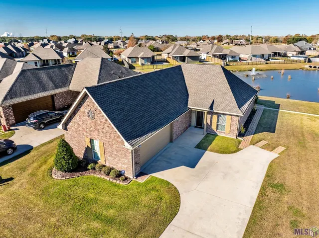 $285,000 | 133 Lake Accardo Avenue, Thibodaux, LA 70301