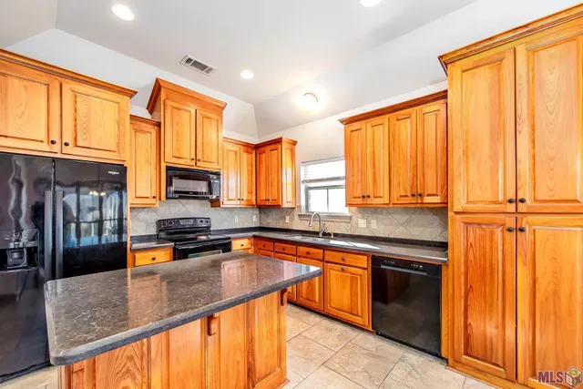 $285,000 | 133 Lake Accardo Avenue, Thibodaux, LA 70301