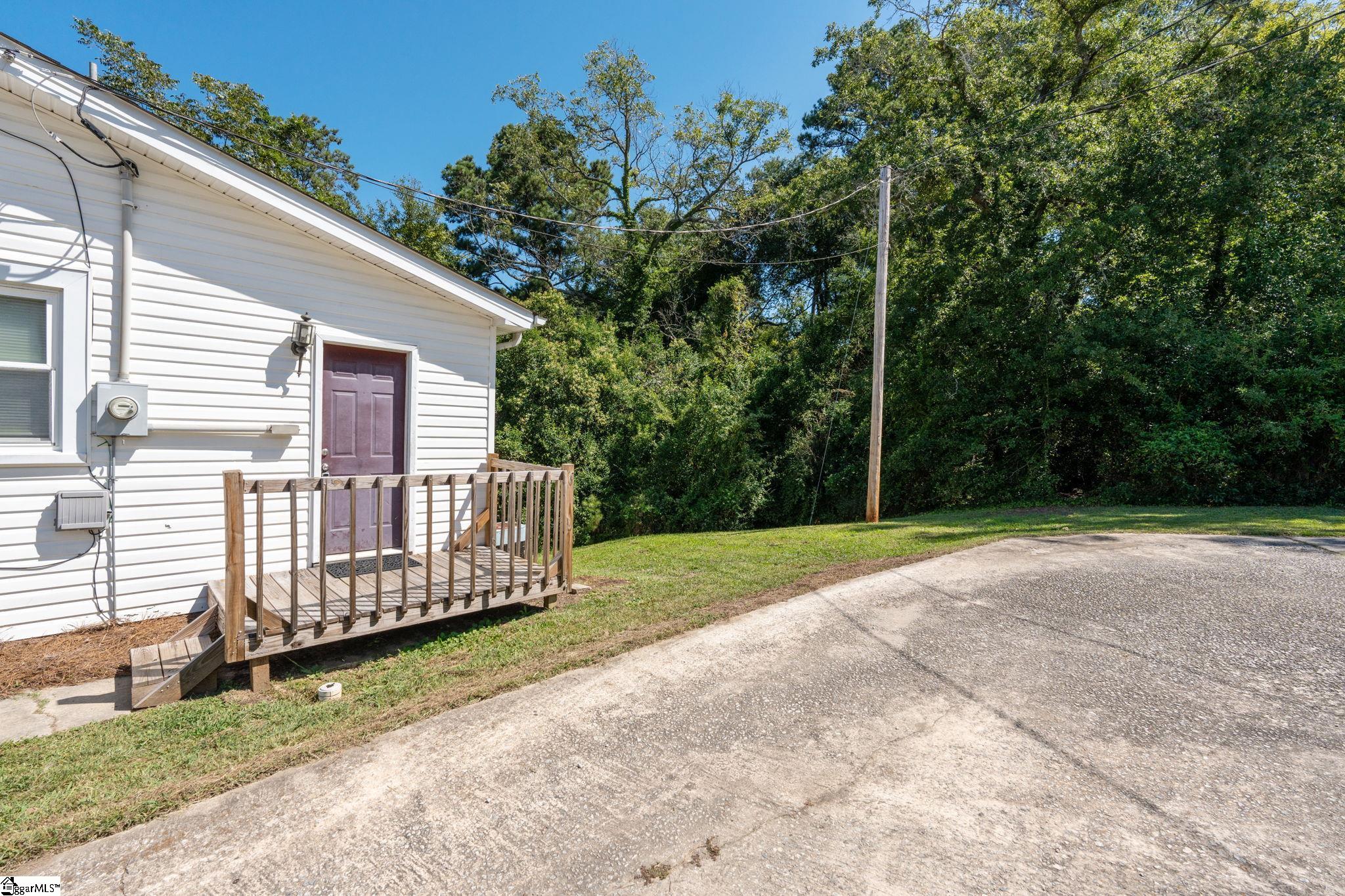 514 North Broad Street Clinton, SC 29325 - Photo 16 of 21