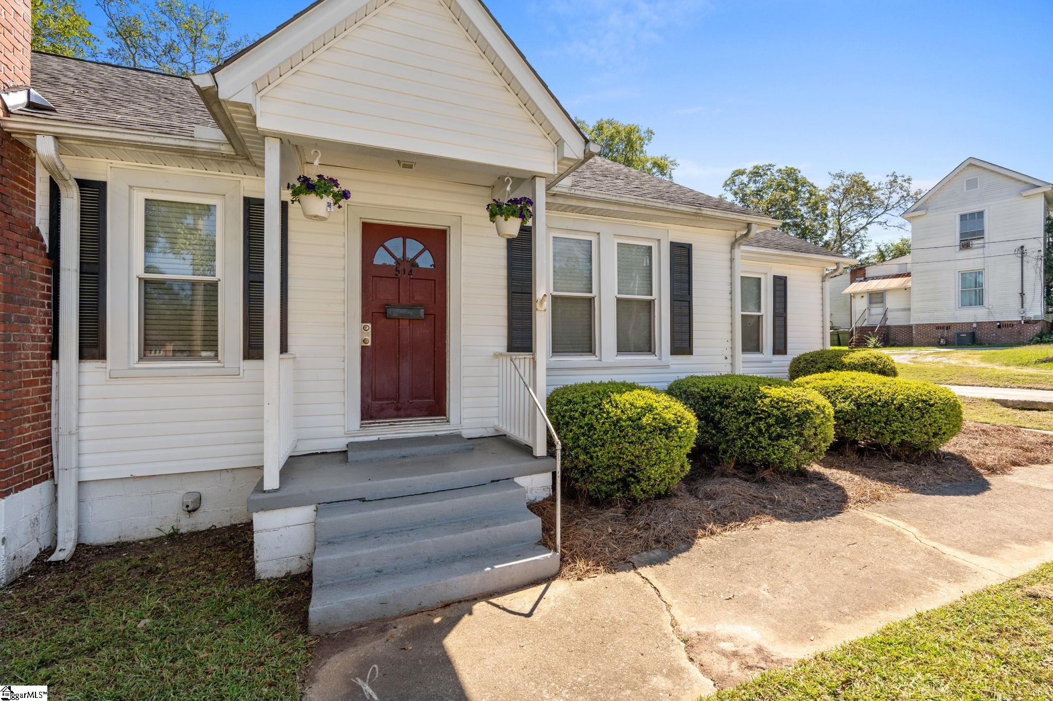 514 North Broad Street Clinton, SC 29325 - Photo 2 of 21