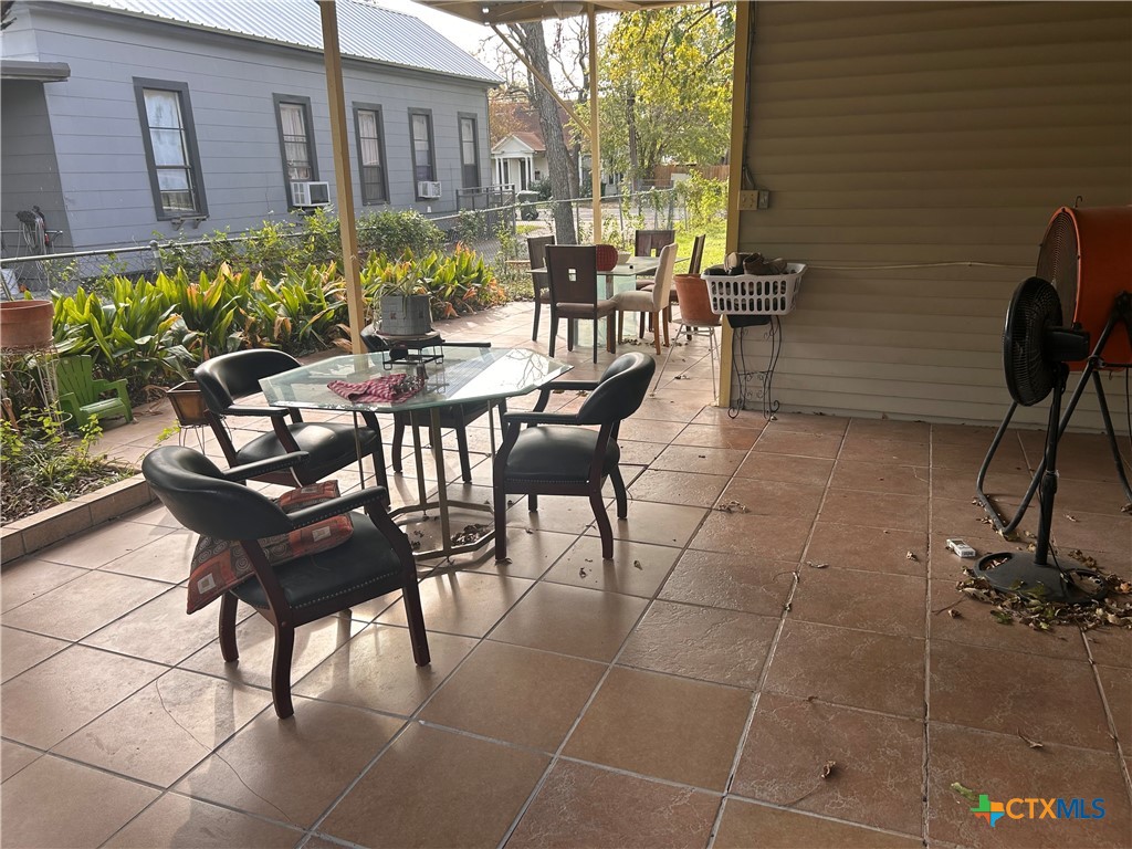 402 East Ireland Street Seguin, TX 78155 - Photo 12 of 14 patio