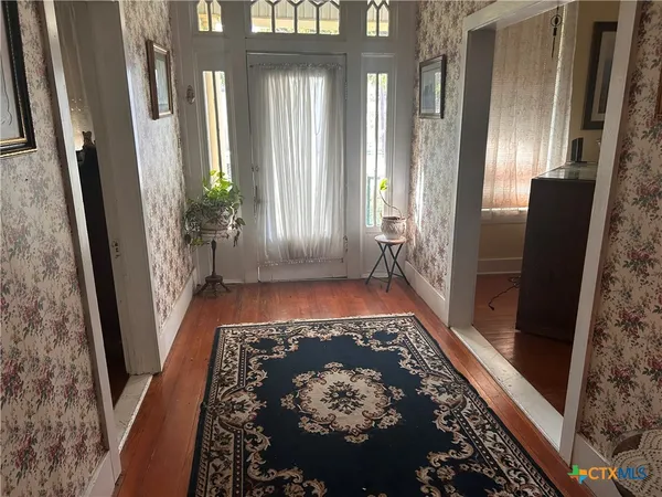 a view of entryway with a rug