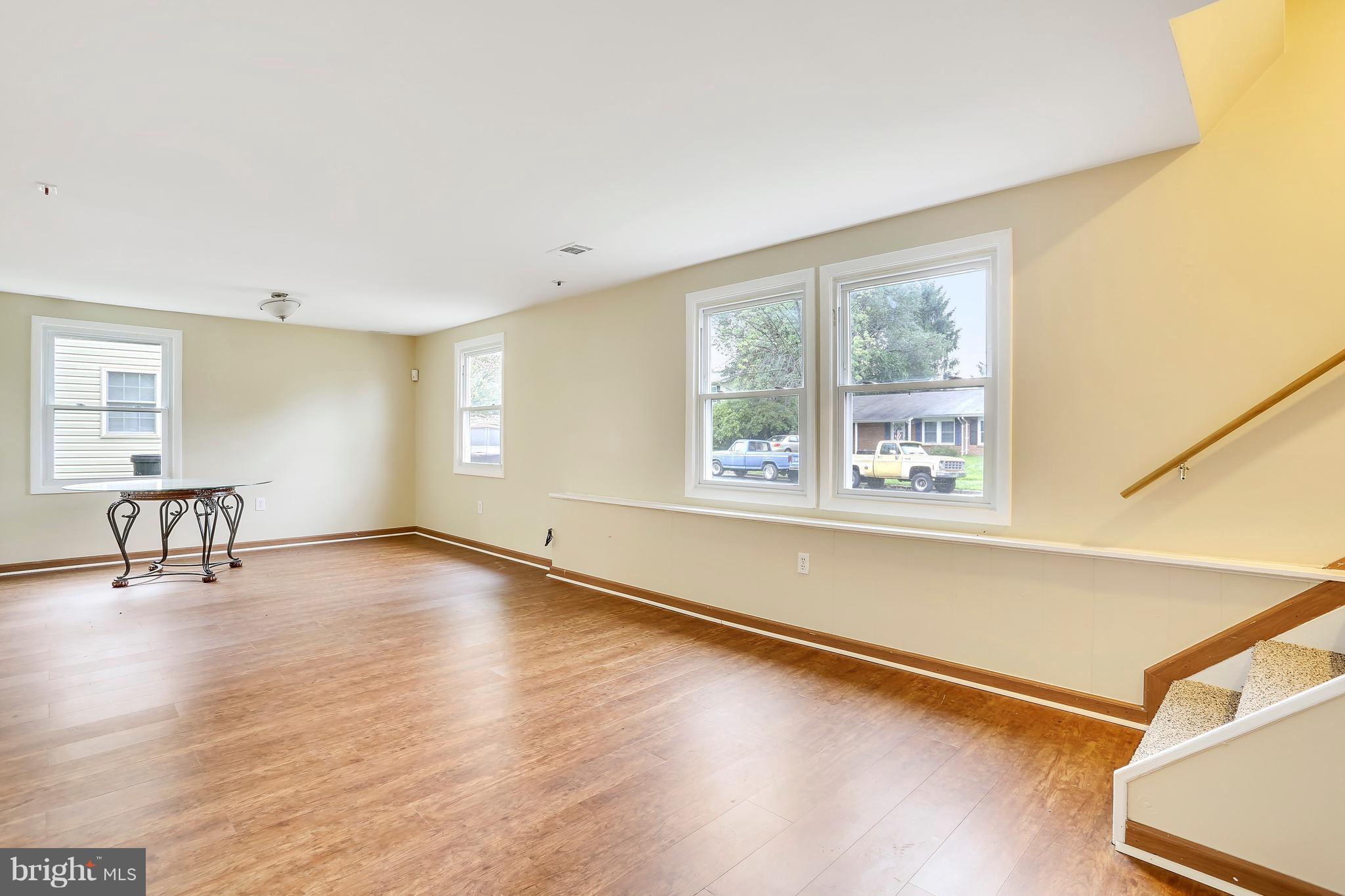1334 Tenbrook Road Odenton, MD 21113 - Photo 5 of 19 Living Room