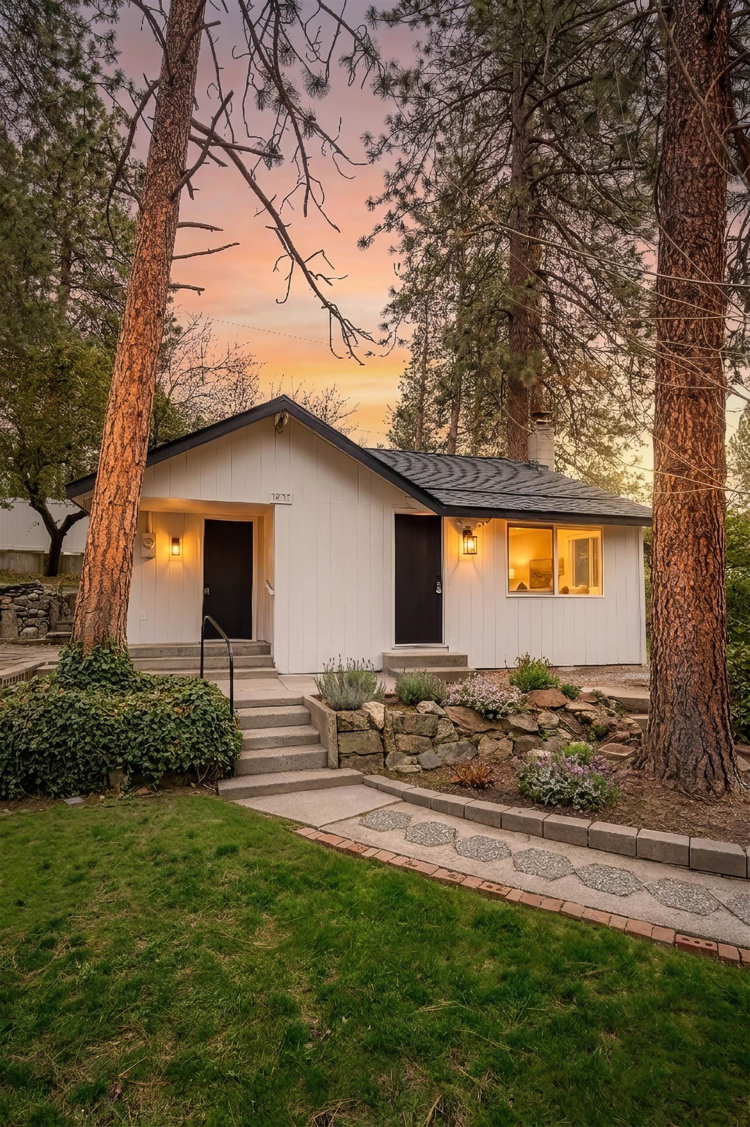 617 South Farr Road Spokane Valley, WA 99206 - Photo 1 of 44 Gallery Image 1