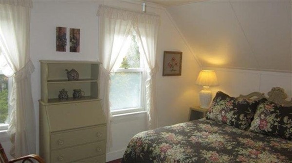 875 Samoset Road Eastham, MA 02642 - Photo 15 of 19 a bedroom with a bed and a window