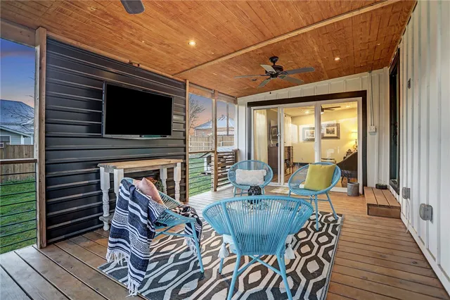 a view of a livingroom with furniture