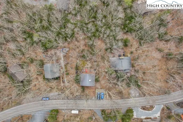 a view of a dry yard