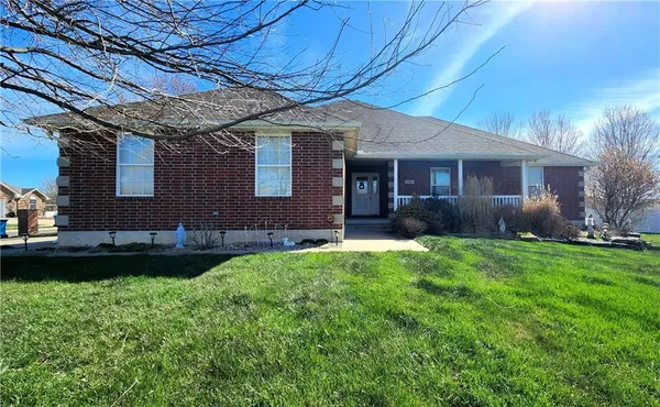 $400,000 | 986 Owl Creek Parkway, Odessa, MO 64076