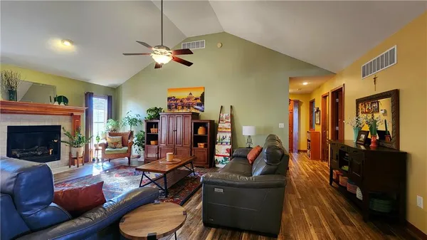 $400,000 | 986 Owl Creek Parkway, Odessa, MO 64076