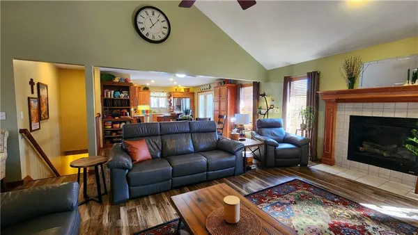 $400,000 | 986 Owl Creek Parkway, Odessa, MO 64076