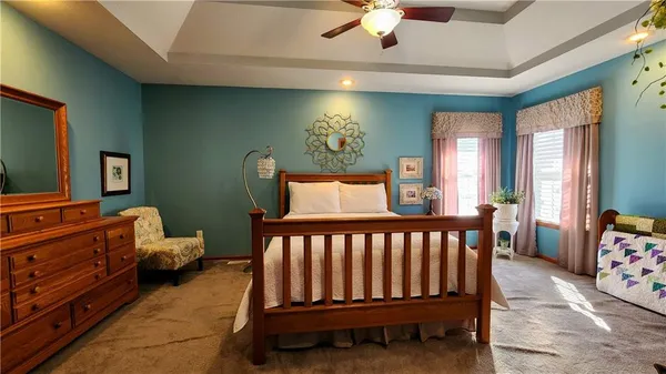 $400,000 | 986 Owl Creek Parkway, Odessa, MO 64076