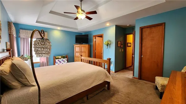 $400,000 | 986 Owl Creek Parkway, Odessa, MO 64076