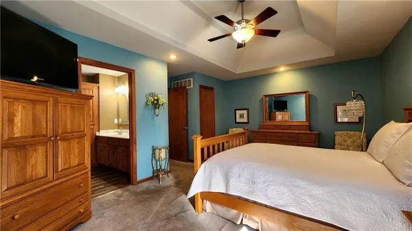 $400,000 | 986 Owl Creek Parkway, Odessa, MO 64076