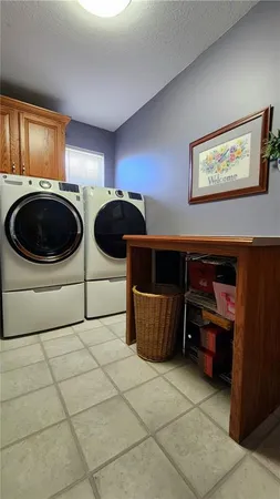 $400,000 | 986 Owl Creek Parkway, Odessa, MO 64076