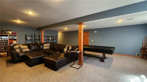 $400,000 | 986 Owl Creek Parkway, Odessa, MO 64076