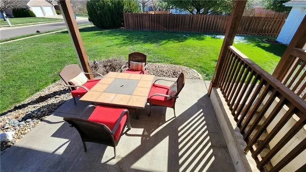 $400,000 | 986 Owl Creek Parkway, Odessa, MO 64076