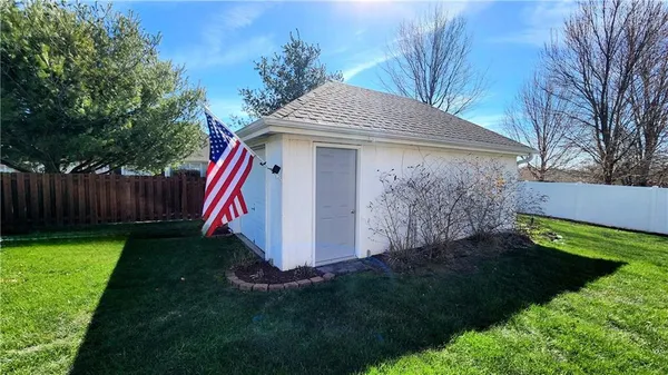 $400,000 | 986 Owl Creek Parkway, Odessa, MO 64076