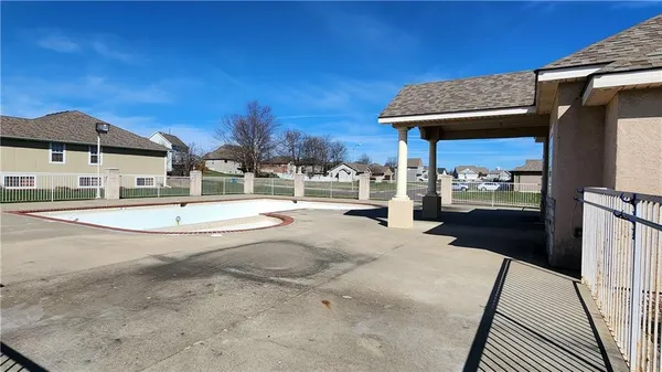 $400,000 | 986 Owl Creek Parkway, Odessa, MO 64076