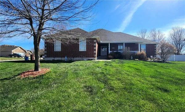 $400,000 | 986 Owl Creek Parkway, Odessa, MO 64076