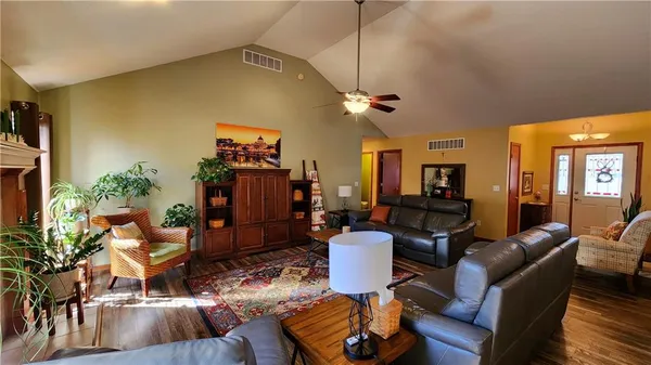 $400,000 | 986 Owl Creek Parkway, Odessa, MO 64076