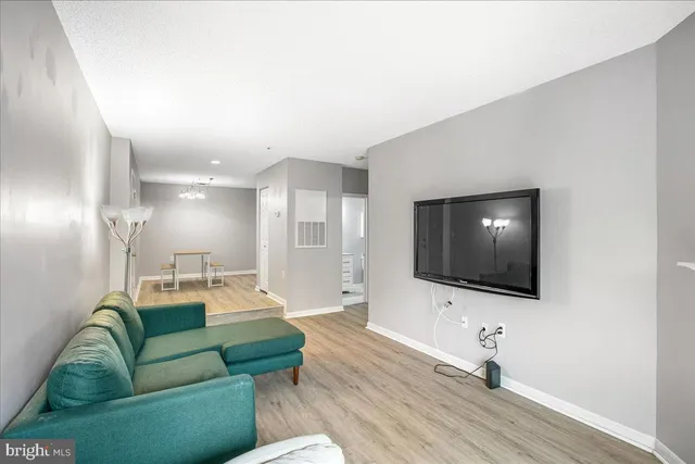 $335,000 | 267 South Pickett Street, Unit 102, Alexandria, VA 22304