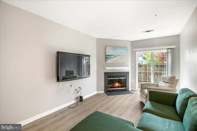 $335,000 | 267 South Pickett Street, Unit 102, Alexandria, VA 22304