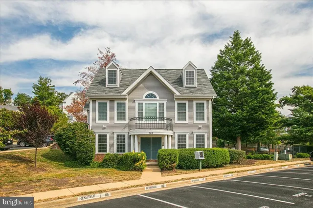 $335,000 | 267 South Pickett Street, Unit 102, Alexandria, VA 22304