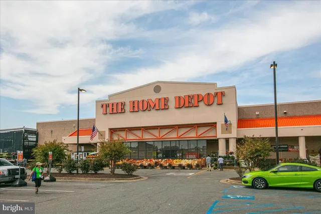 $335,000 | 267 South Pickett Street, Unit 102, Alexandria, VA 22304