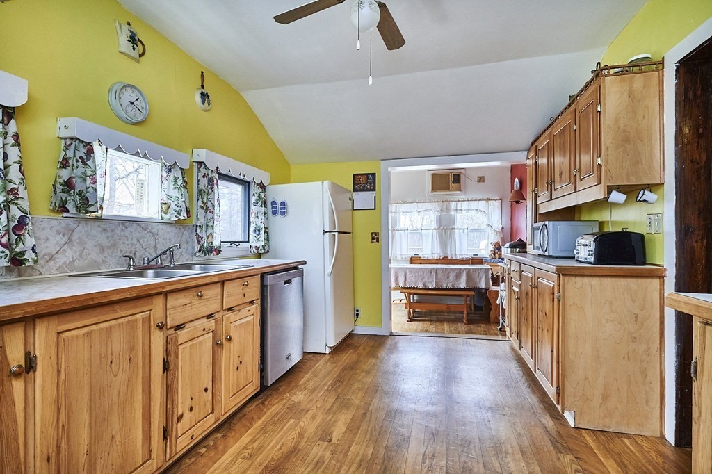 26 Montgomery Road Southampton, MA 01073 - Photo 3 of 33 Gallery Image 3
