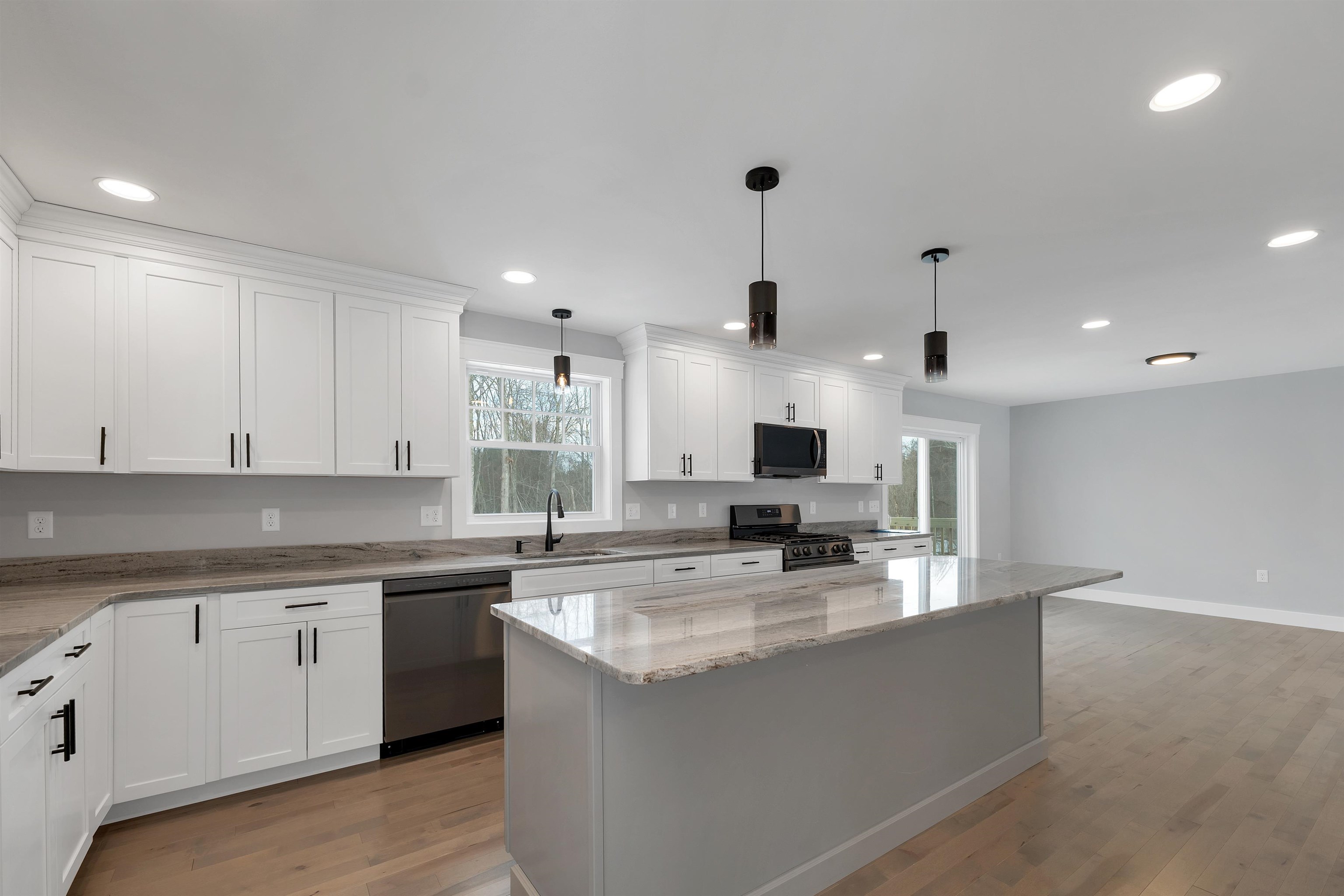 45 Dutton Road Pelham, NH 03076 - Photo 6 of 50