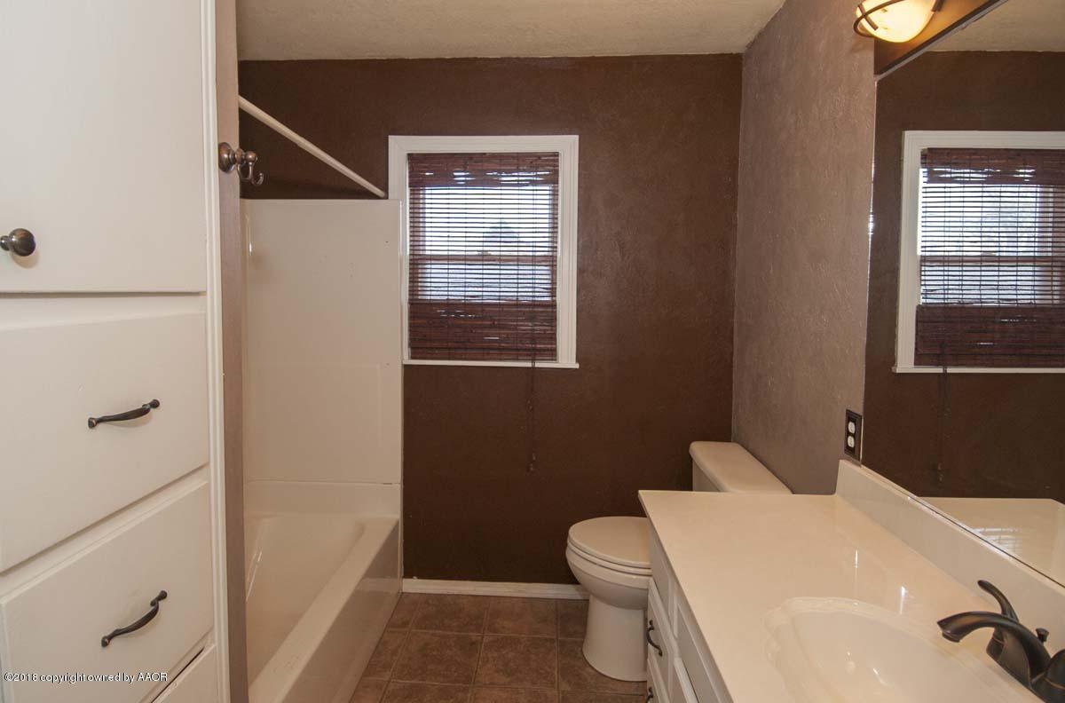 3414 South Rusk Street Amarillo, TX 79109 - Photo 23 of 32 BATHROOM 2 VIEW 2