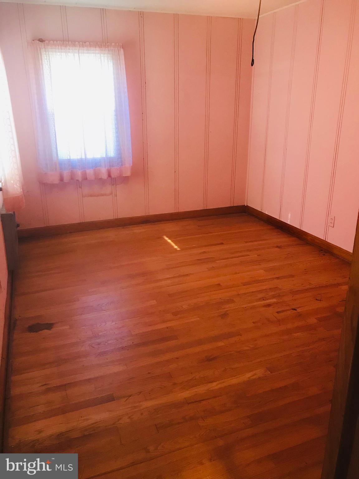 910 Thompson Boulevard Baltimore, MD 21221 - Photo 13 of 14 Bedroom 2