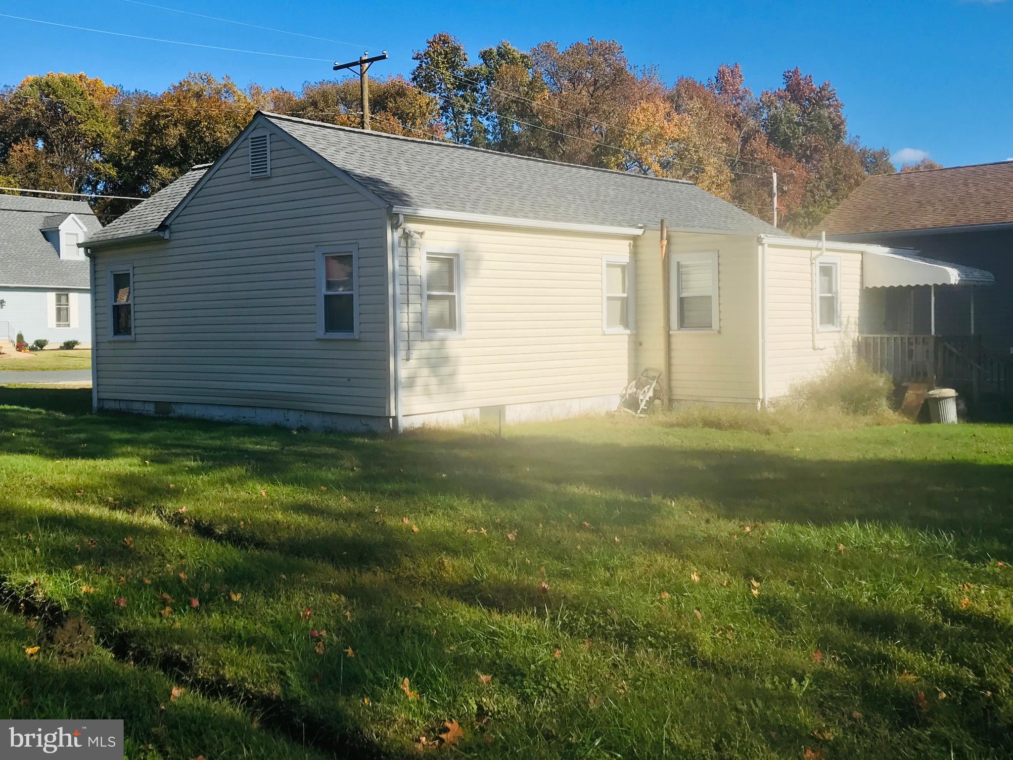 910 Thompson Boulevard Baltimore, MD 21221 - Photo 6 of 14 Exterior
