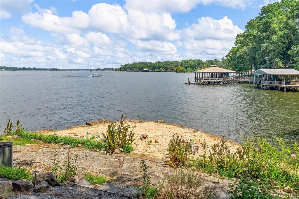 128 Knott Drive Many, LA 71449 - Photo 32 of 39 a view of a lake with houses in the background