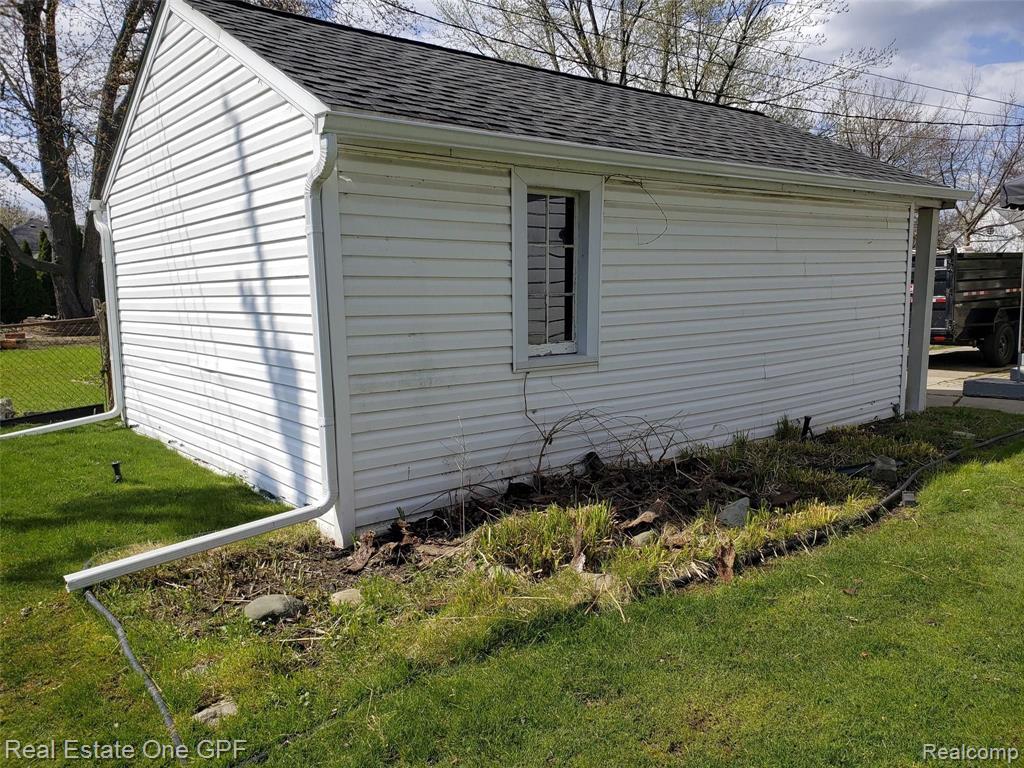 1325 Torrey Road Grosse Pointe Woods, MI 48236 - Photo 32 of 38