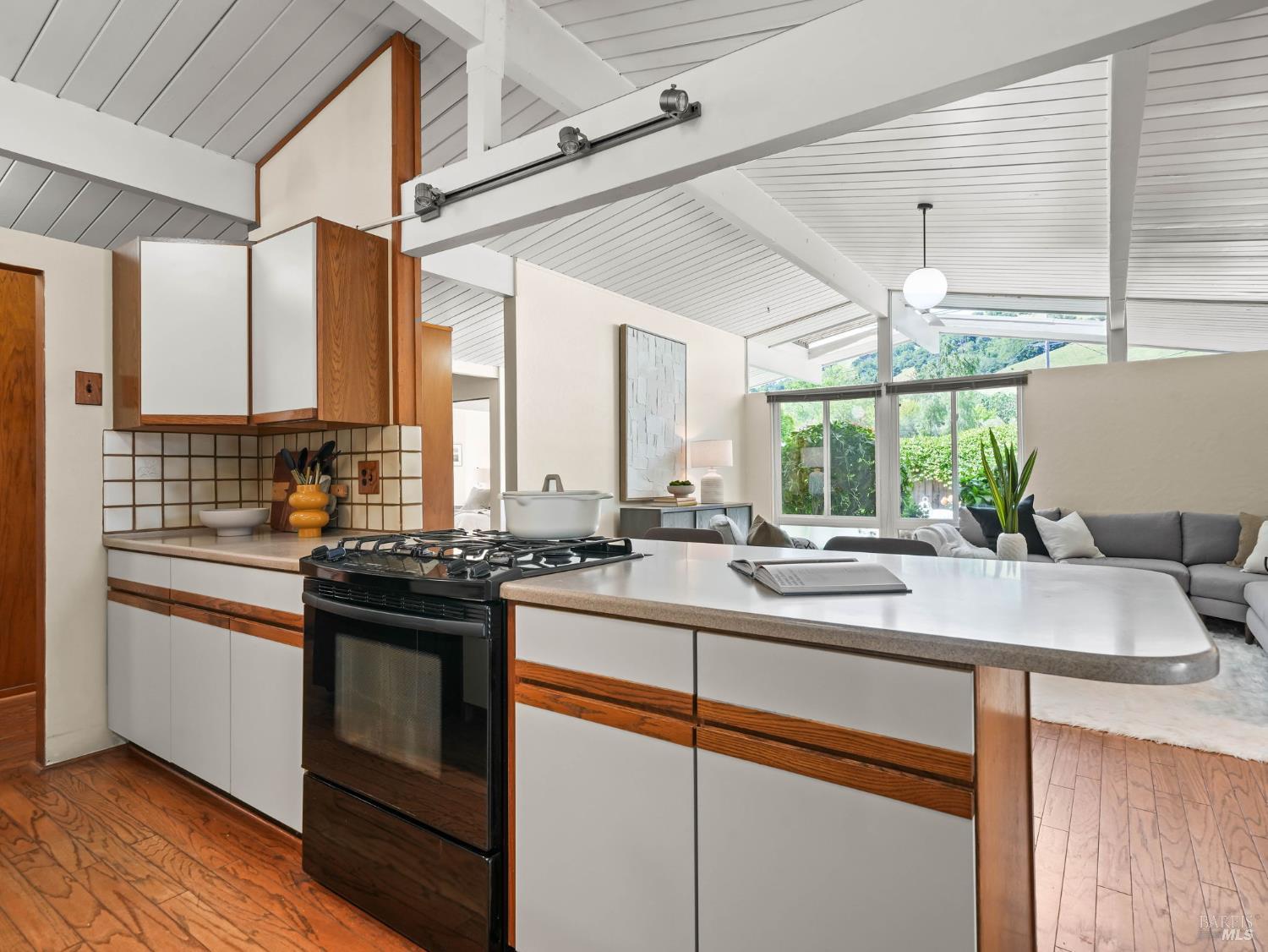 701 Appleberry Drive San Rafael, CA 94903 - Photo 13 of 44