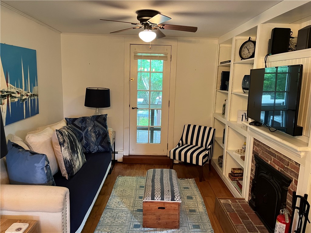 381 3rd Beach Road Middletown, RI 02842 - Photo 2 of 15