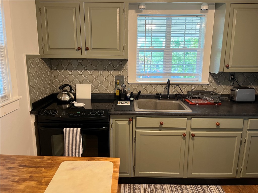 381 3rd Beach Road Middletown, RI 02842 - Photo 5 of 15