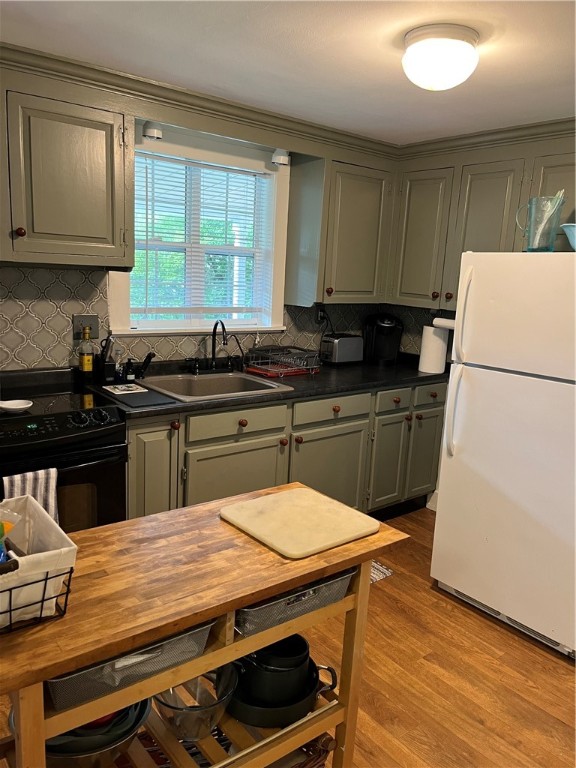 381 3rd Beach Road Middletown, RI 02842 - Photo 6 of 15