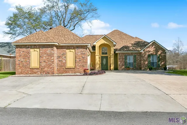 $524,500 | 13786 Bayou Terrace Drive, St. Amant, LA 70774