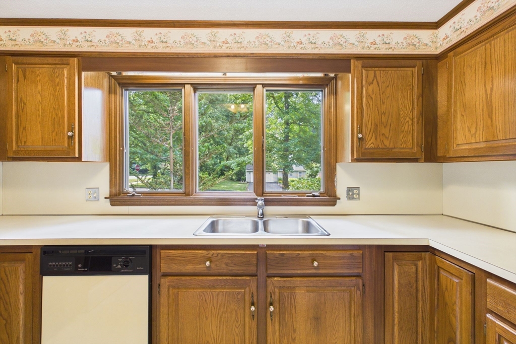 500 Inverness Lane Longmeadow, MA 01106 - Photo 20 of 41