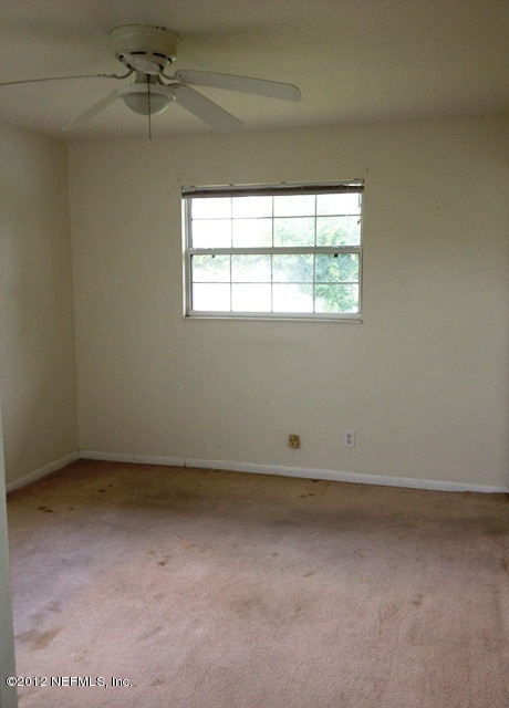 439 Irex Road Atlantic Beach, FL 32233 - Photo 4 of 12 an empty room with a window