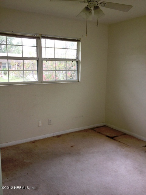 439 Irex Road Atlantic Beach, FL 32233 - Photo 6 of 12 an empty room with a window