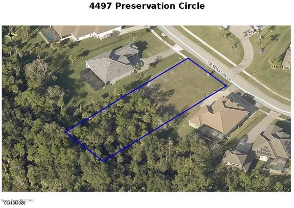 a view of a tennis court