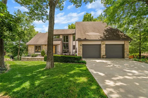 $555,000 | 13735 West 82nd Street, Lenexa, KS 66215