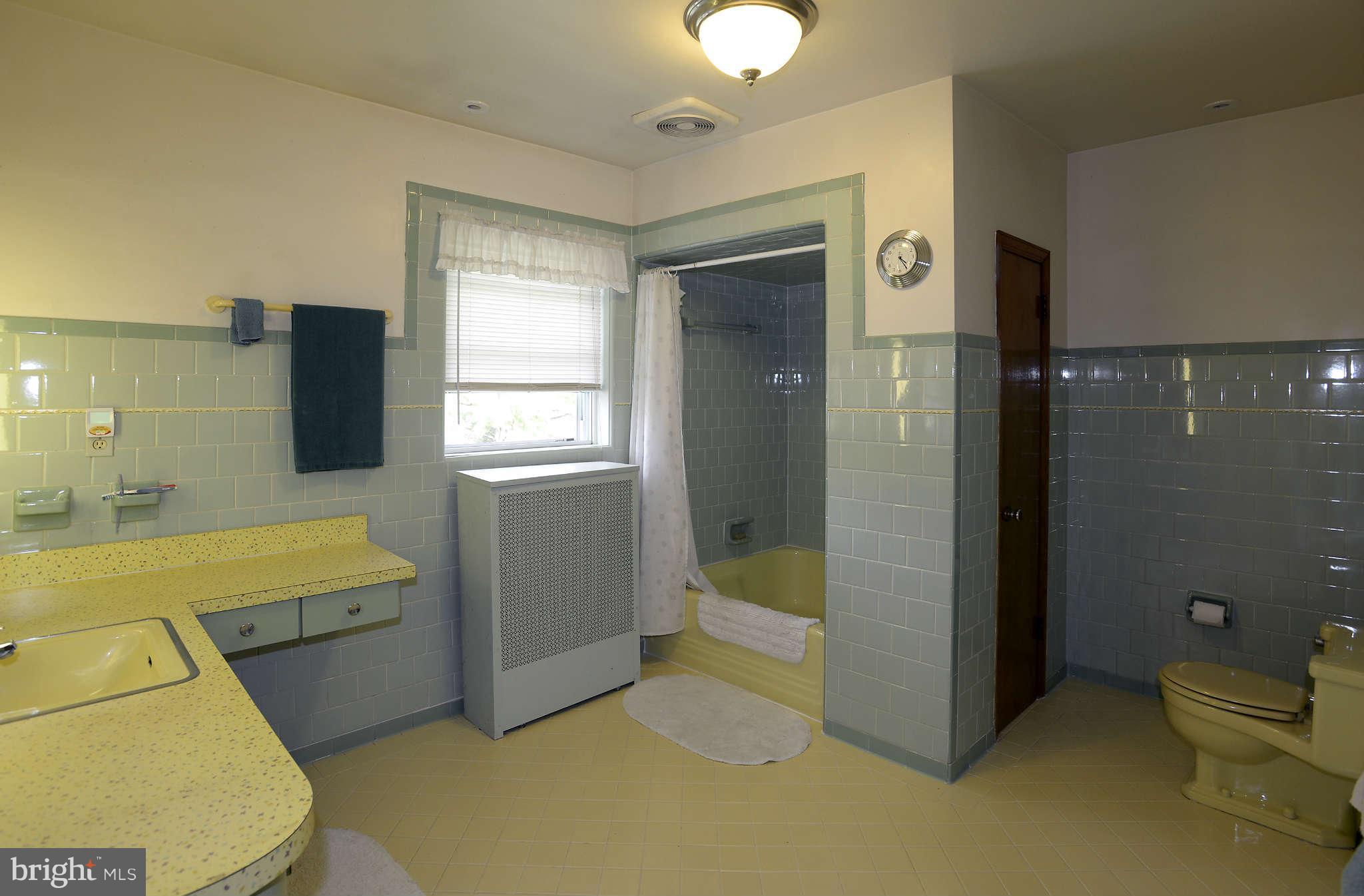 511 Gun Road Baltimore, MD 21227 - Photo 17 of 26 Bath