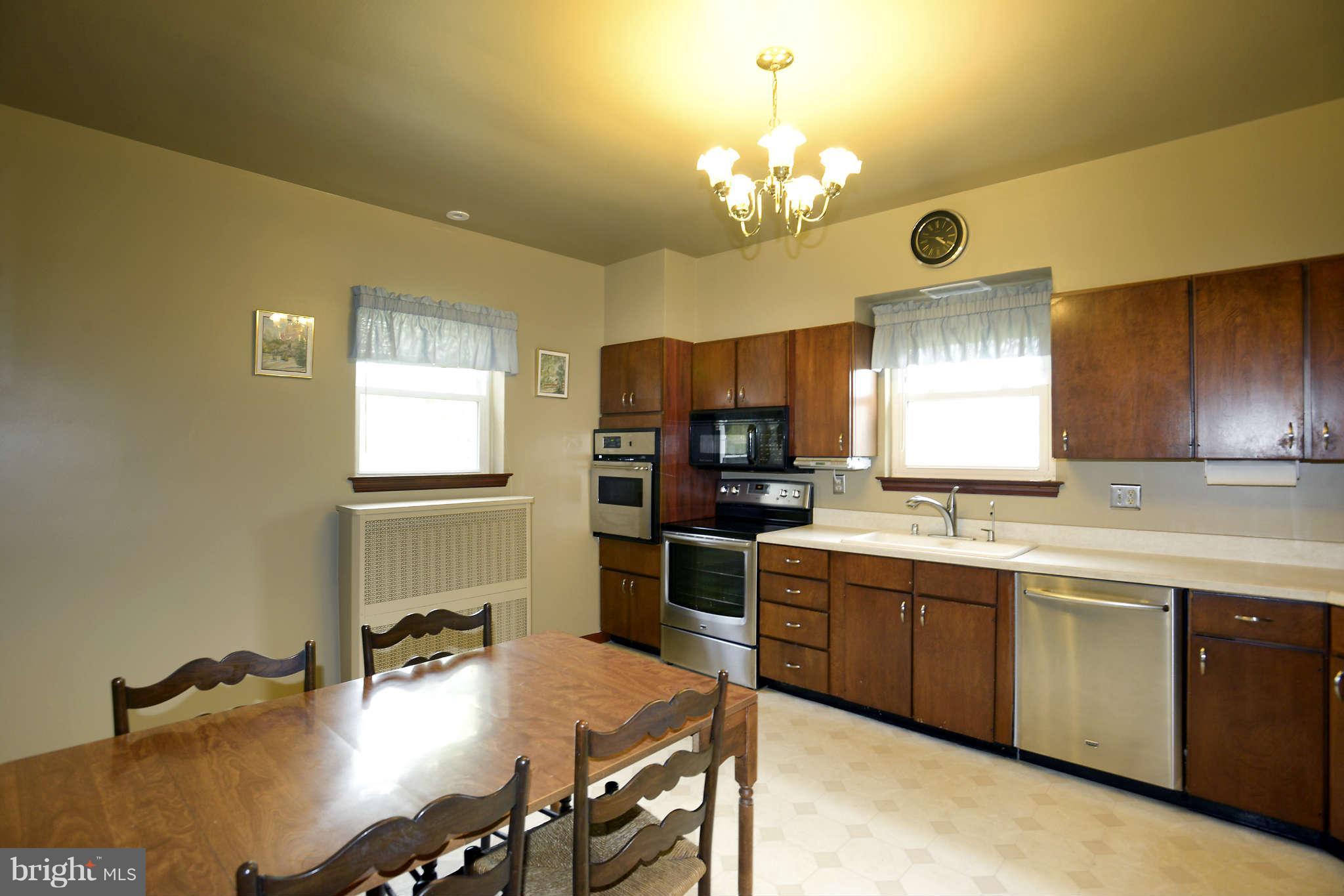 511 Gun Road Baltimore, MD 21227 - Photo 8 of 26 Kitchen
