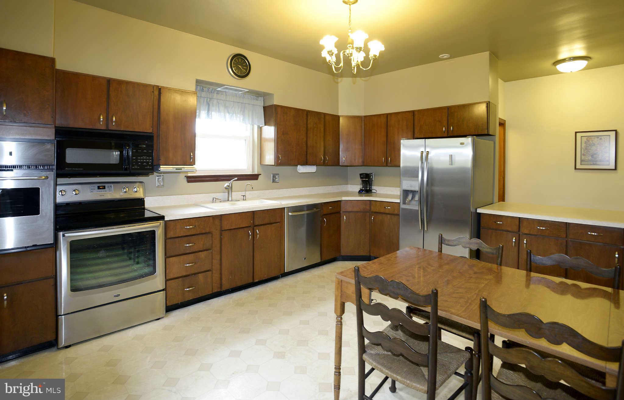 511 Gun Road Baltimore, MD 21227 - Photo 9 of 26 Kitchen