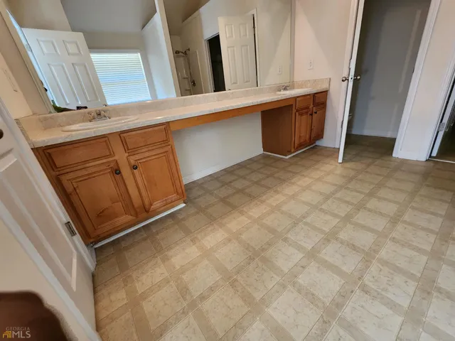 a view of an empty room with a sink